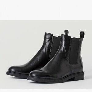 Vagabond women’s low heeled leather boots